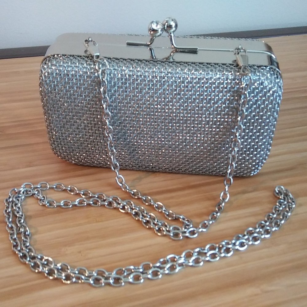 EXPRESSIONS NYC CLUTCH/CROSSBODY BAG